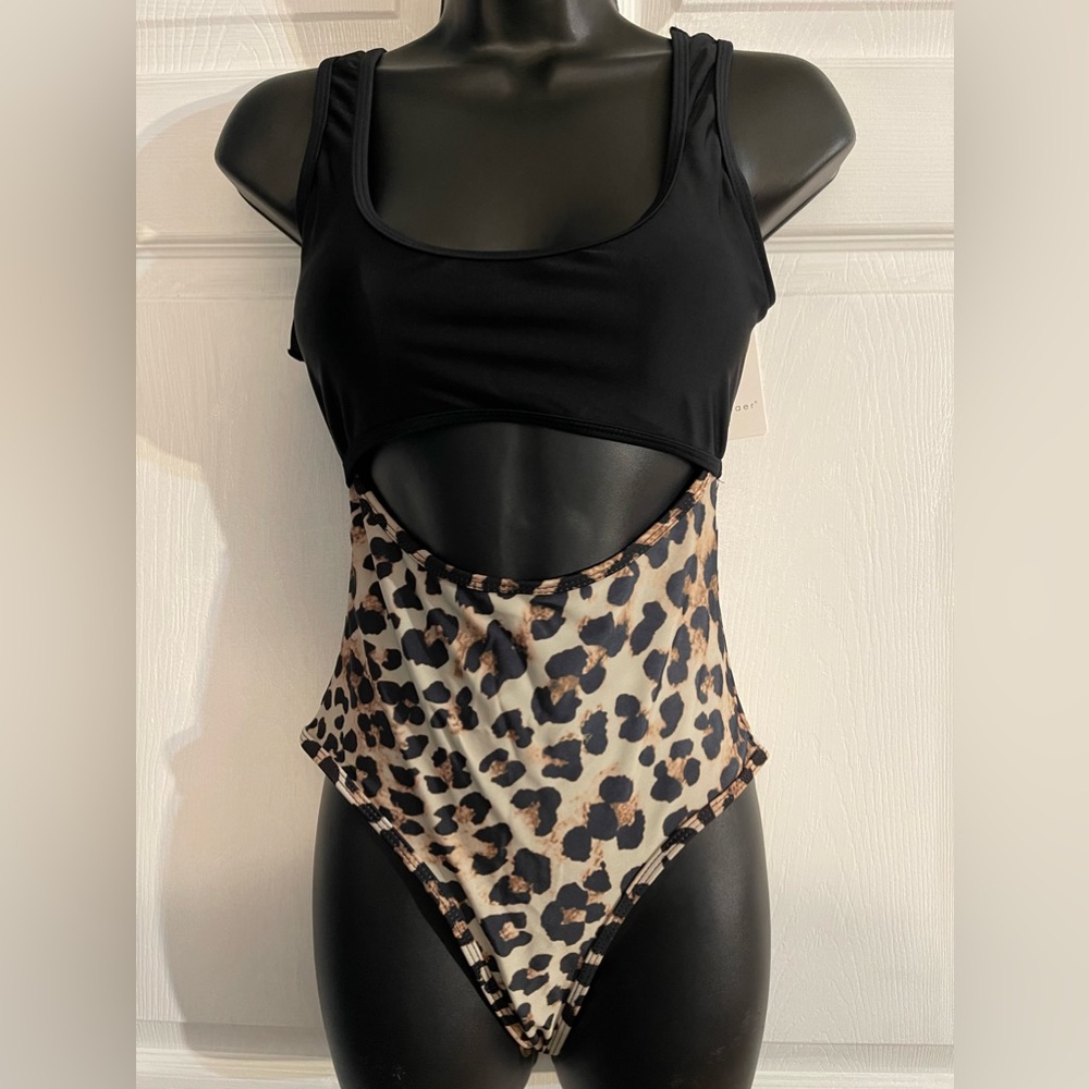 Ekouaer Women’s One Piece Swimsuit Size Small NWT Black and Leopard Animal Print